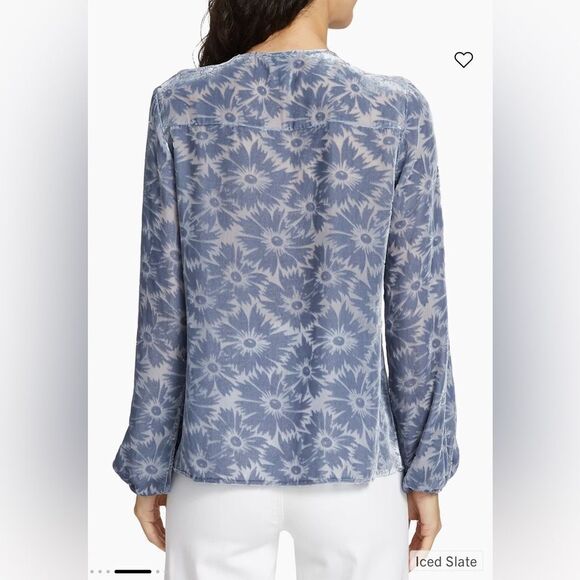 Poppy's blue floral blouse on The Bold and the Beautiful - Picture 3 of 13